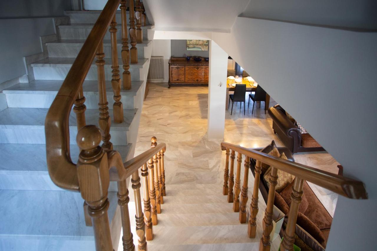 Τraditional Fully Detached Villa On A Luxurious Hillock Of Thessaloniki With Its Own Garden Also For Family & Wedding Gatherings For 10 To 25 People Only 15 Minutes From Airport Exterior foto