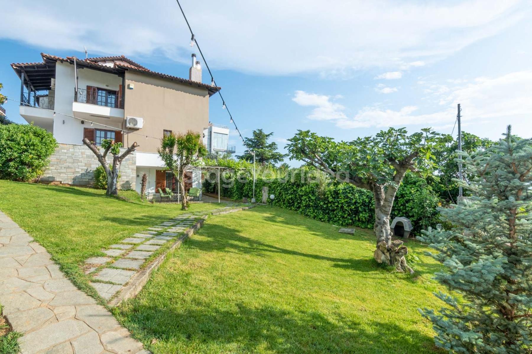 Τraditional Fully Detached Villa On A Luxurious Hillock Of Thessaloniki With Its Own Garden Also For Family & Wedding Gatherings For 10 To 25 People Only 15 Minutes From Airport Exterior foto